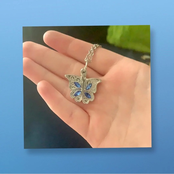 New Beautiful Butterfly 🦋 Necklace with "I Love You" Hidden Message - Silver - Picture 9 of 10